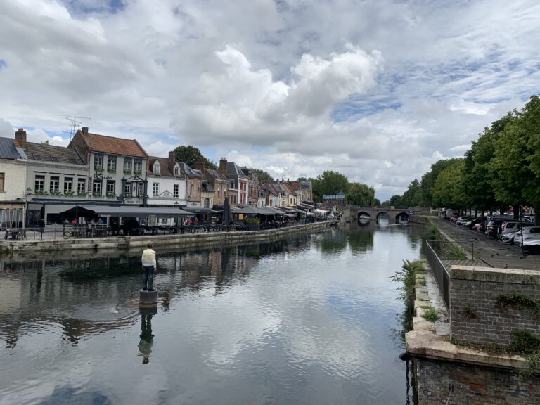 Häuser an "La Somme Canalisee"